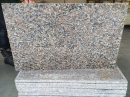 Плитка 600x300 из Западно-Султаевского гранита , фото Купить Плитка 600x300 из Западно-Султаевского гранита в Серпухове